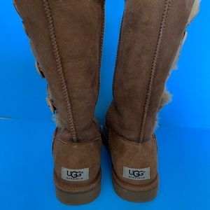 Women’s Size 7, UGG Bailey boots.